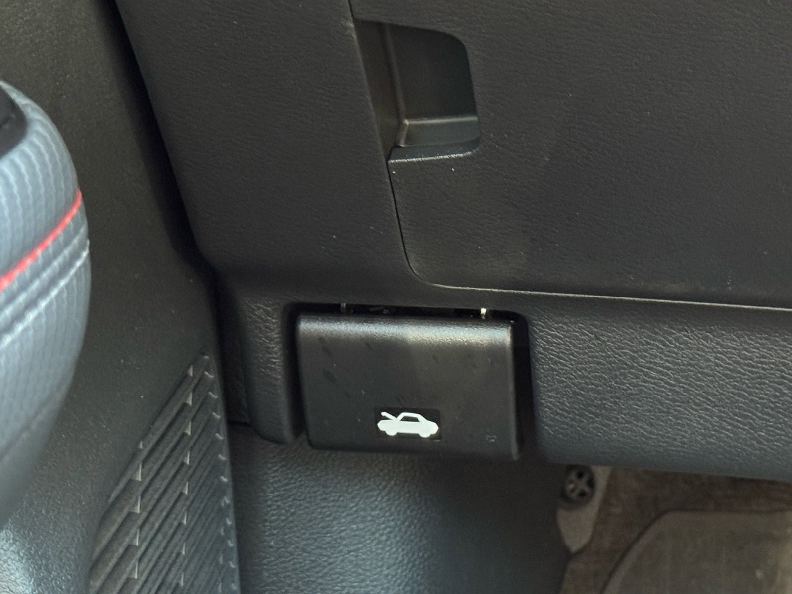 New 2026 Nissan Kicks SR w/ Cold Weather Package image 31