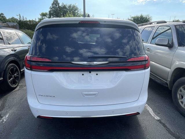 Used 2026 Chrysler Pacifica Pinnacle FWD image 9