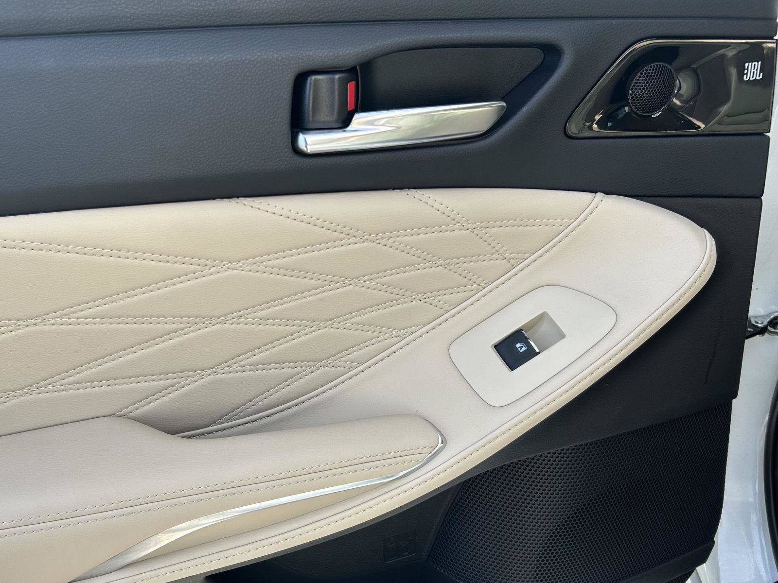 Used 2020 Toyota Avalon Limited image 16