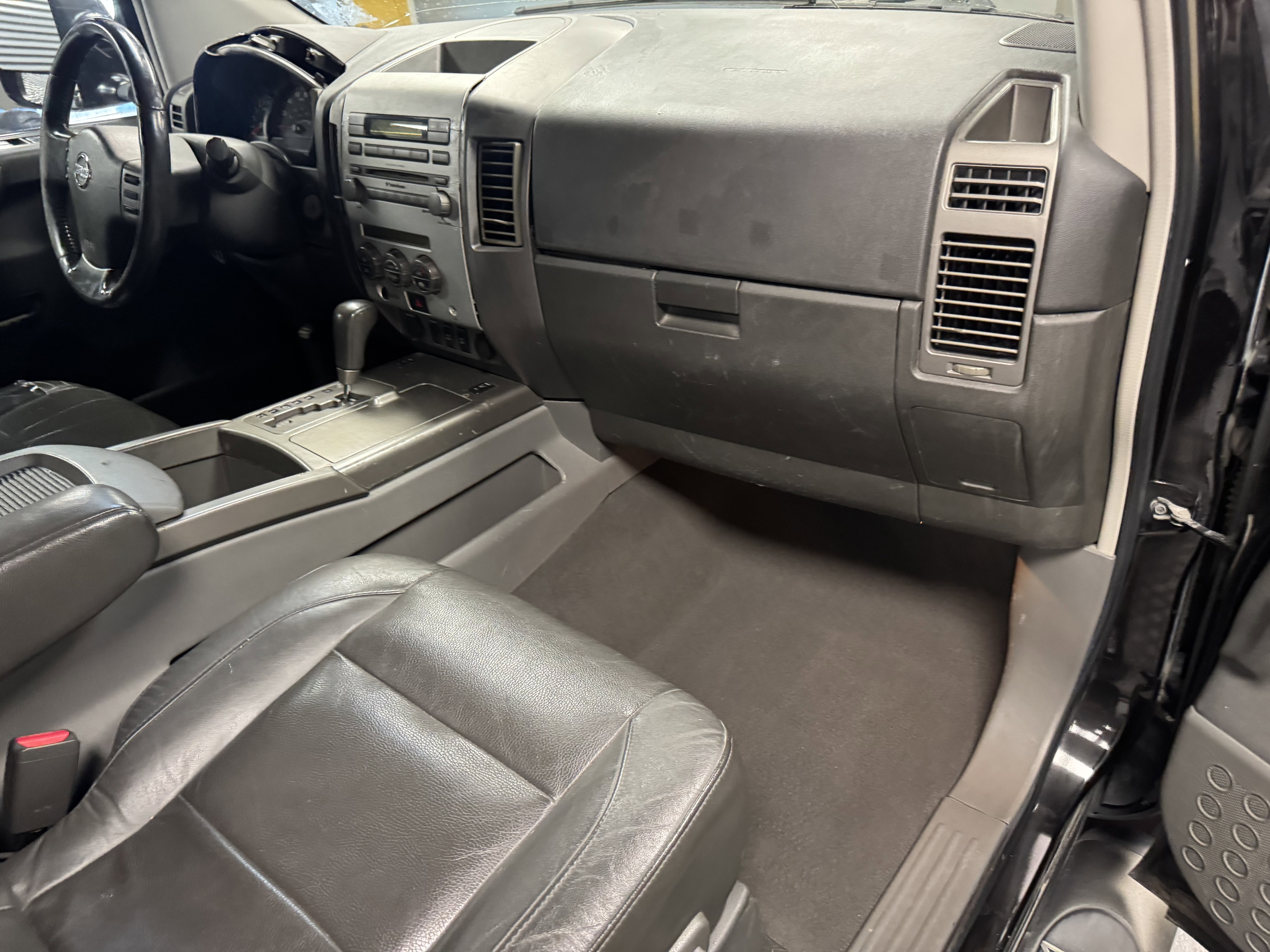 Used 2006 Nissan Titan LE w/ (S01) Side-Airbag Pkg w/ VDC image 12