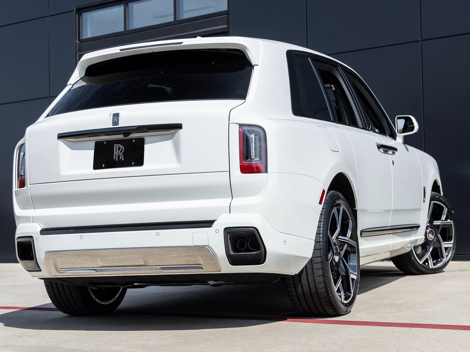 New 2026 Rolls-Royce Cullinan Black Badge image 2