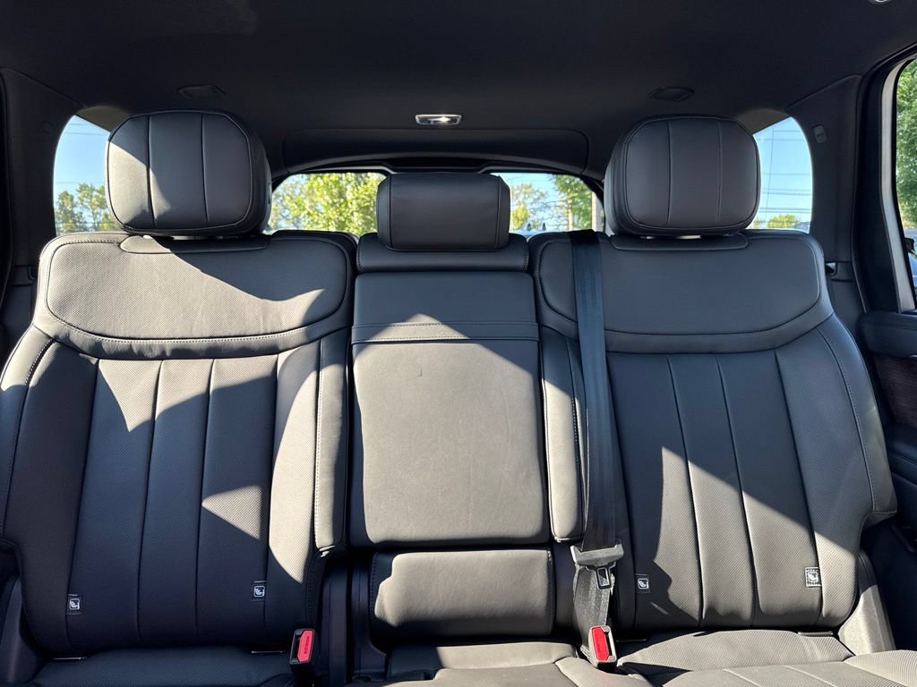 New 2026 Land Rover Range Rover Long Wheelbase SE AWD/4WD image 18