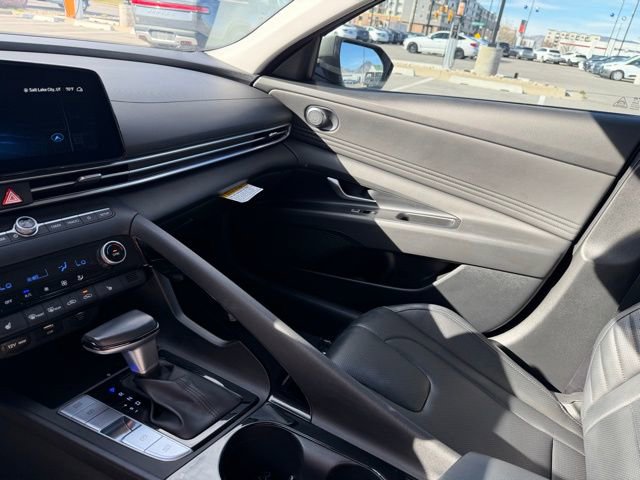 Used 2025 Hyundai Elantra Limited image 23