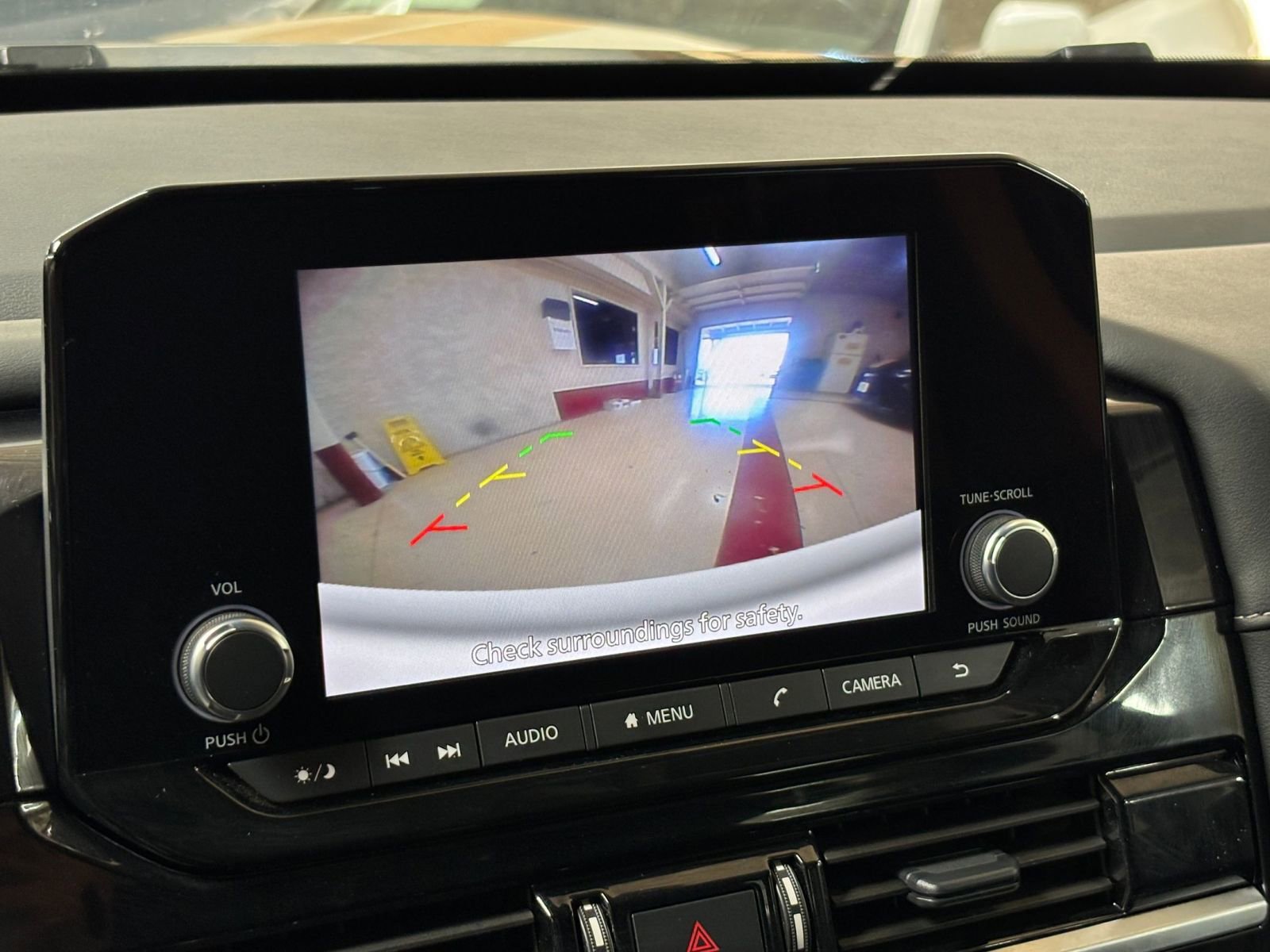 Used 2025 Nissan Pathfinder SV FWD image 25