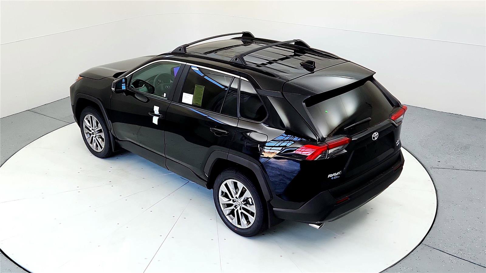 Used 2023 Toyota RAV4 XLE Premium image 15