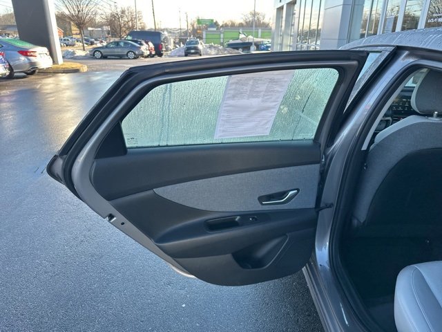 Used 2023 Hyundai Elantra Limited image 44