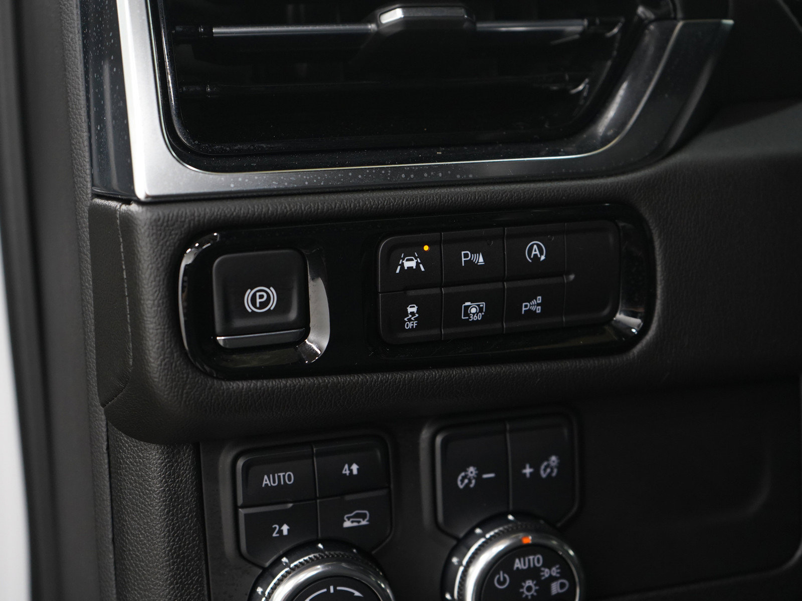 Used 2025 GMC Yukon XL Denali AWD/4WD image 31