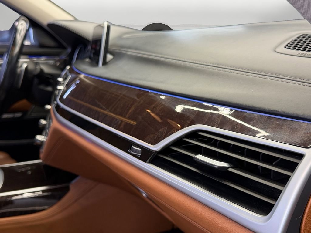Used 2018 BMW 750i xDrive AWD/4WD image 29