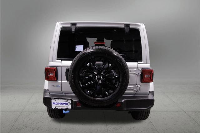 Used 2024 Jeep Wrangler Unlimited Sahara w/ Technology Group image 4