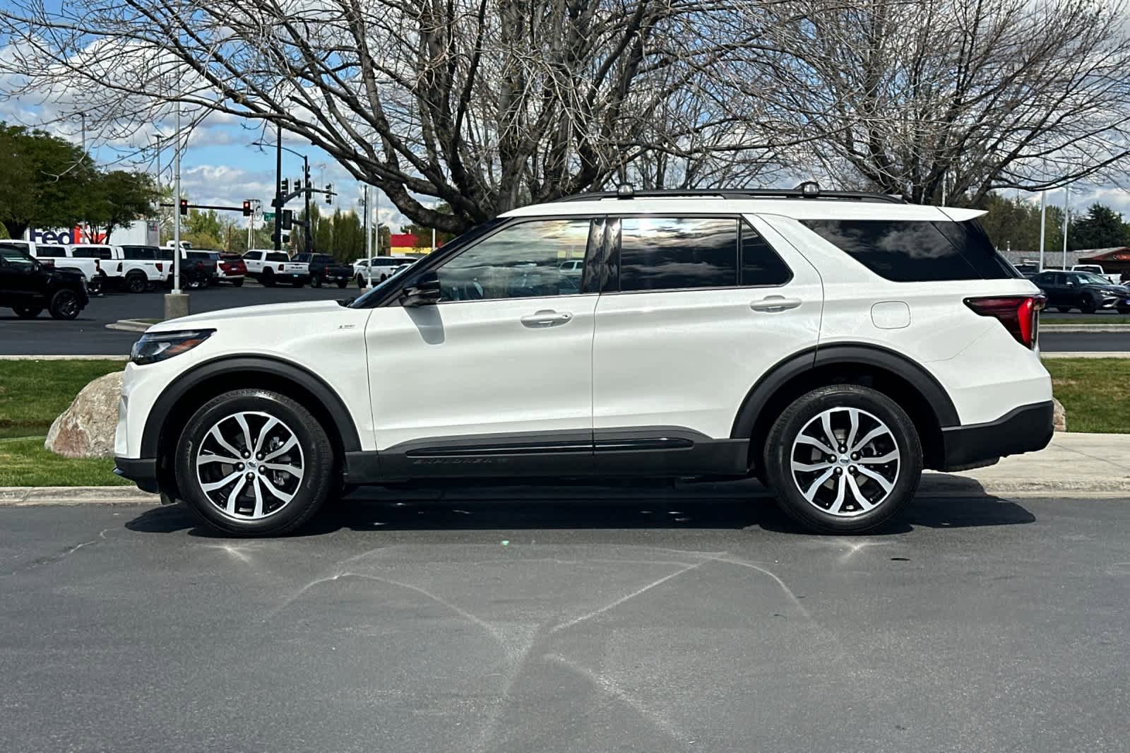 Certified 2025 Ford Explorer ST-Line AWD/4WD image 5
