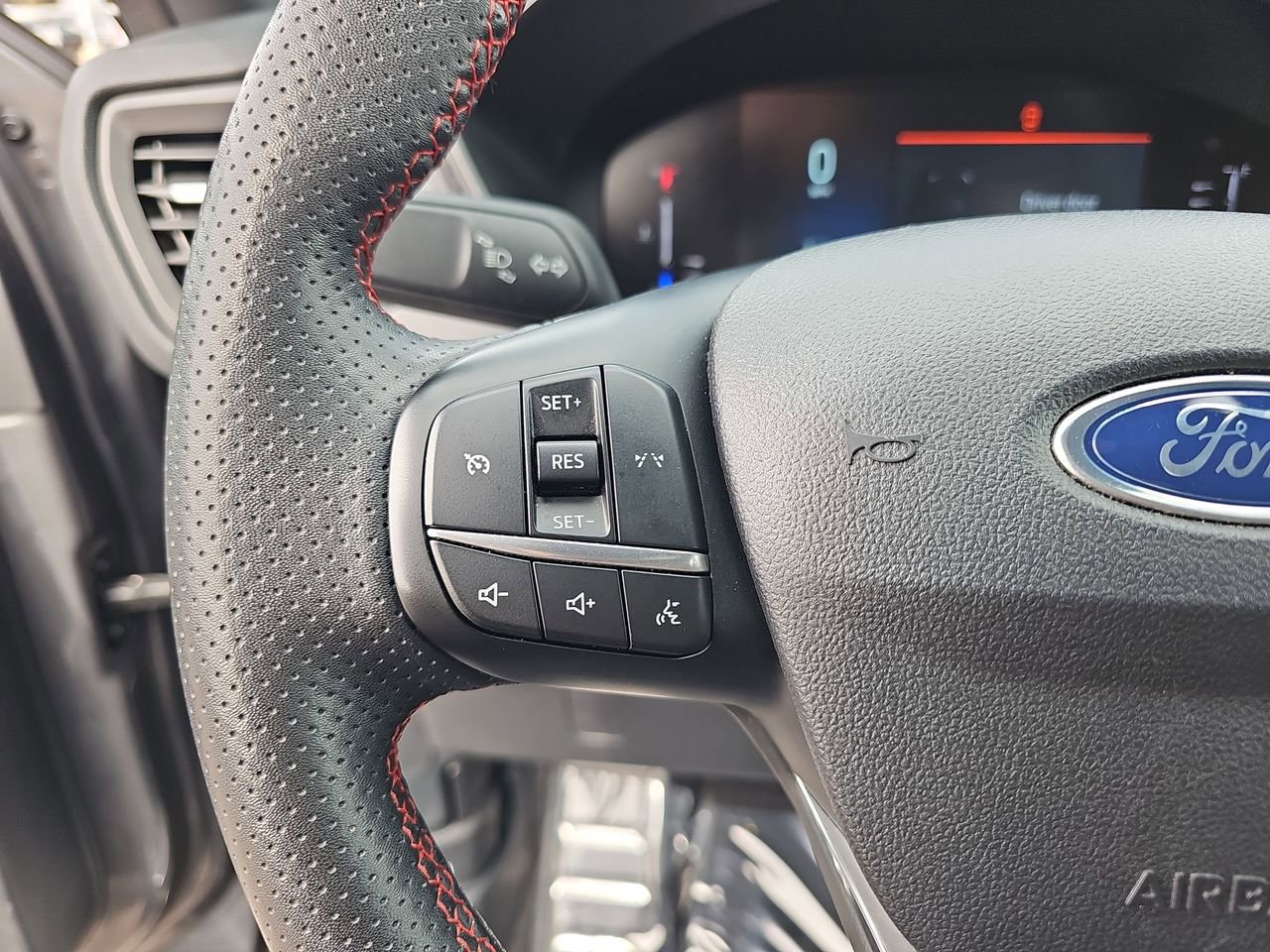 Used 2024 Ford Escape ST-Line image 17