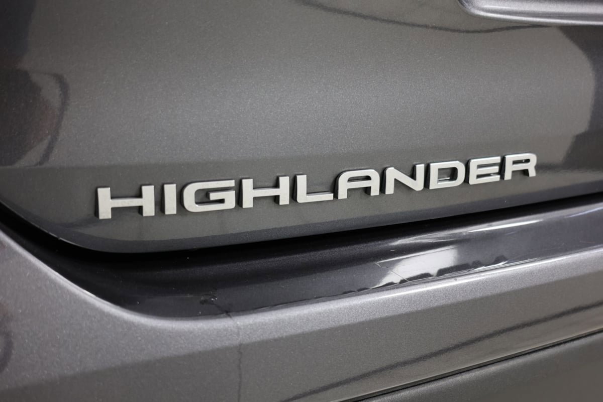 Used 2020 Toyota Highlander XLE FWD image 46