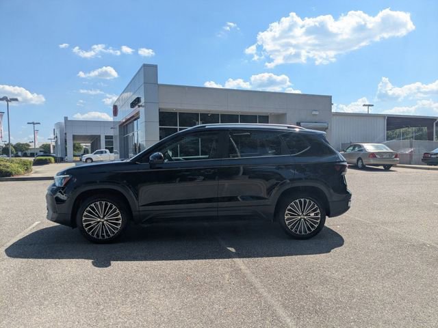Used 2025 Volkswagen Taos SE FWD image 6