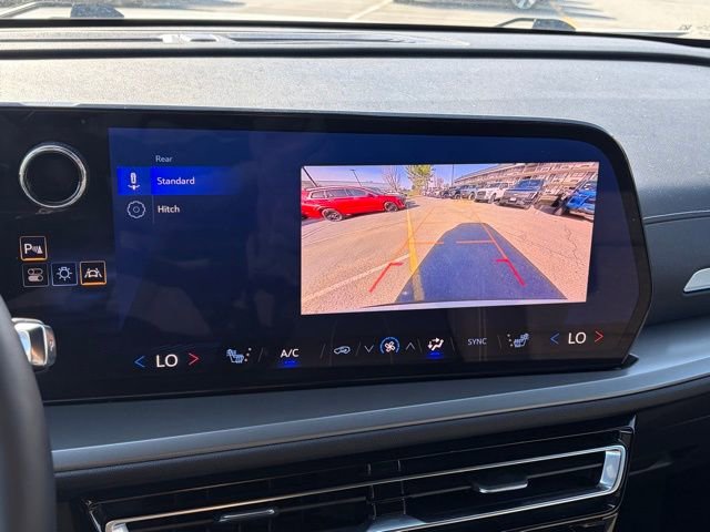 Used 2025 Chevrolet Traverse LT image 22