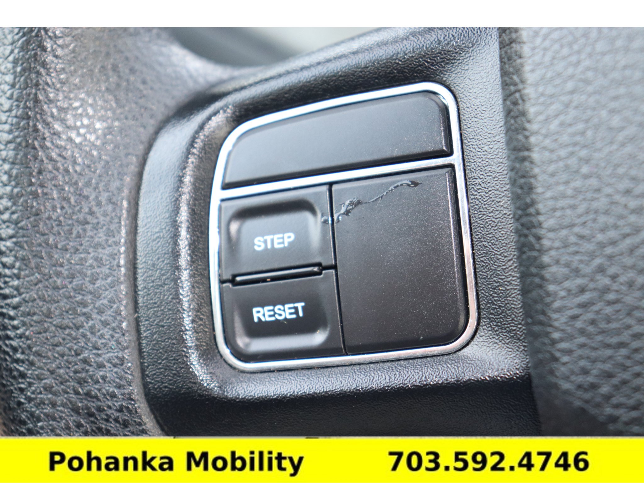 Used 2015 Dodge Grand Caravan American Value Package FWD image 13