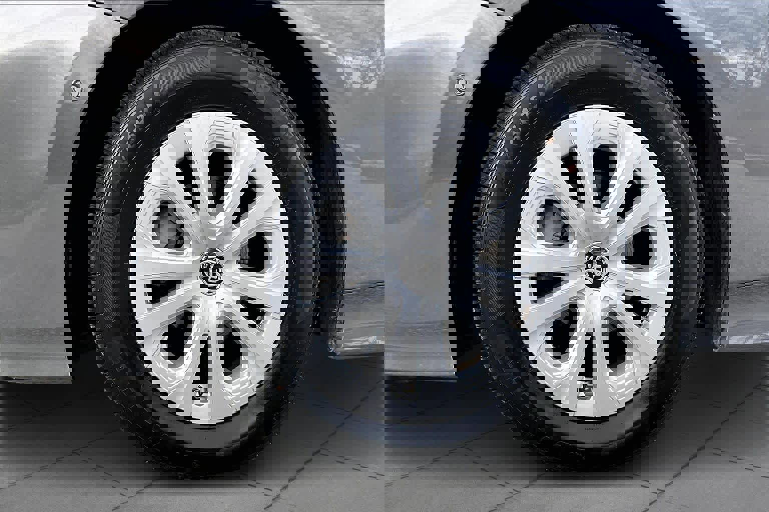 Used 2019 Toyota Prius LE image 10