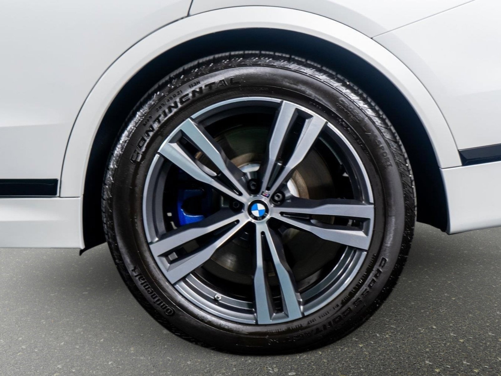 Used 2025 BMW X7 M60i image 17