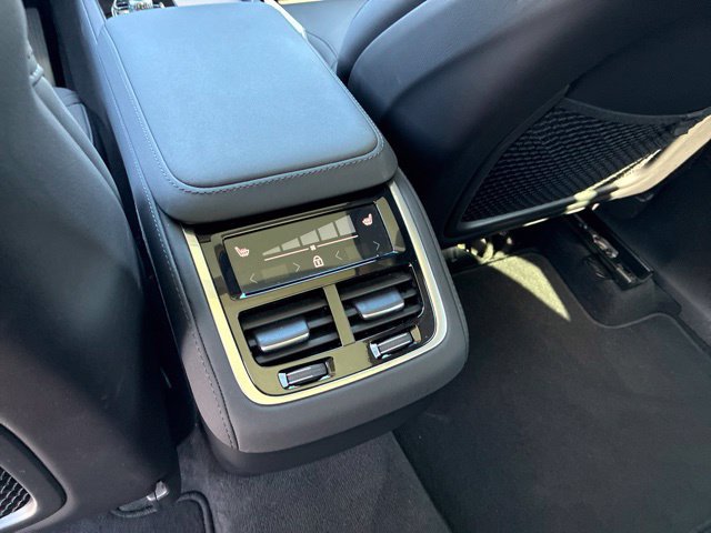 Used 2026 Volvo XC90 B6 Plus AWD/4WD image 33