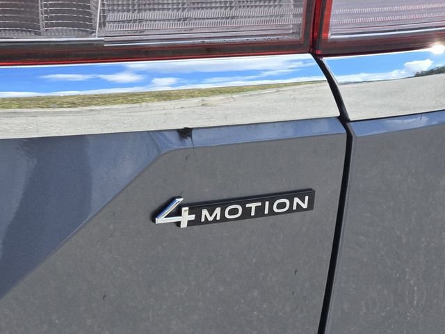 Certified 2025 Volkswagen Atlas SEL image 9