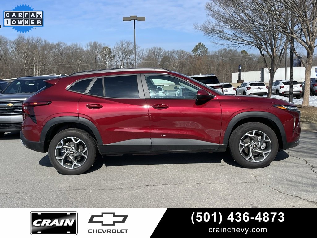 Used 2025 Chevrolet Trax LT w/ LT Convenience Package image 9