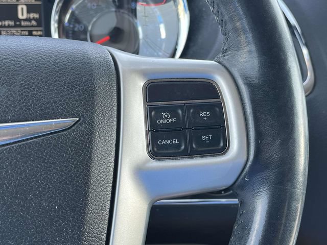 Used 2014 Chrysler Town & Country Touring-L w/ Driver Convenience Group FWD image 28