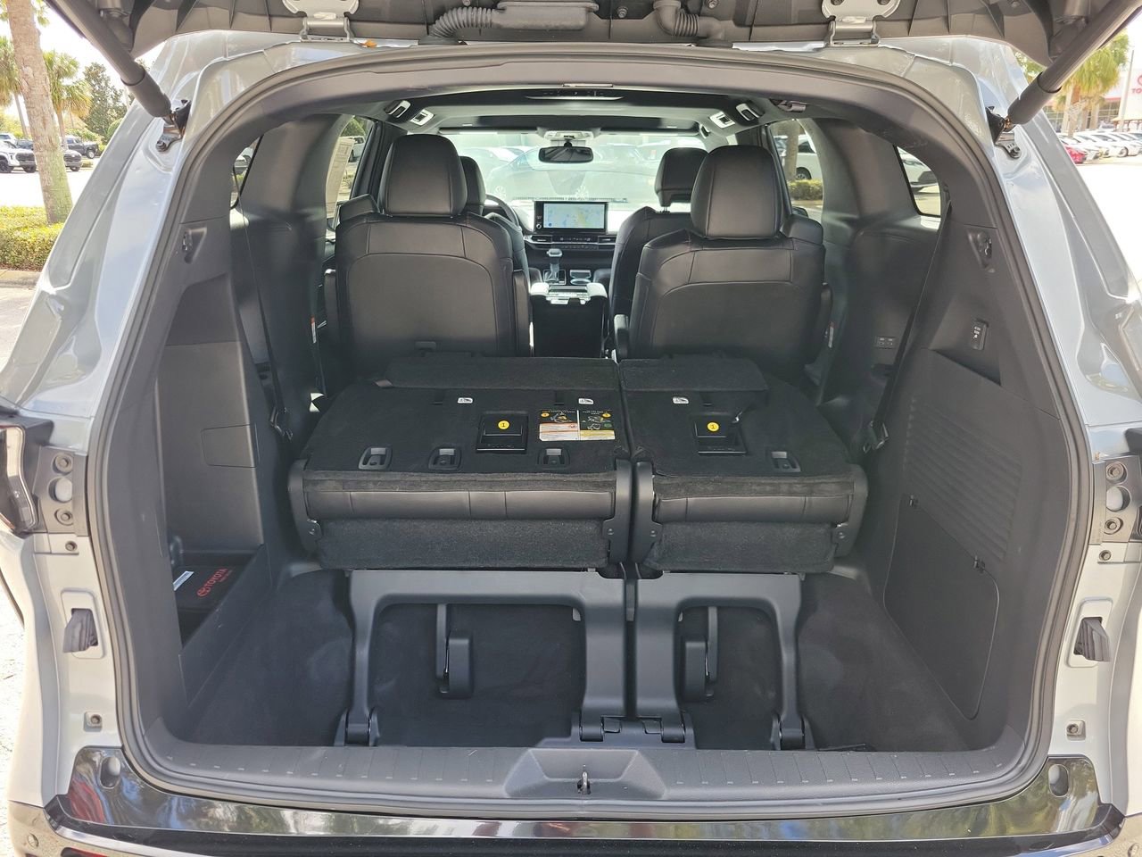 Used 2025 Toyota Sienna XSE w/ XSE Plus Package image 9