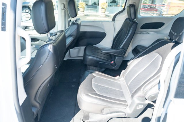 Used 2024 Chrysler Pacifica Touring-L FWD image 30