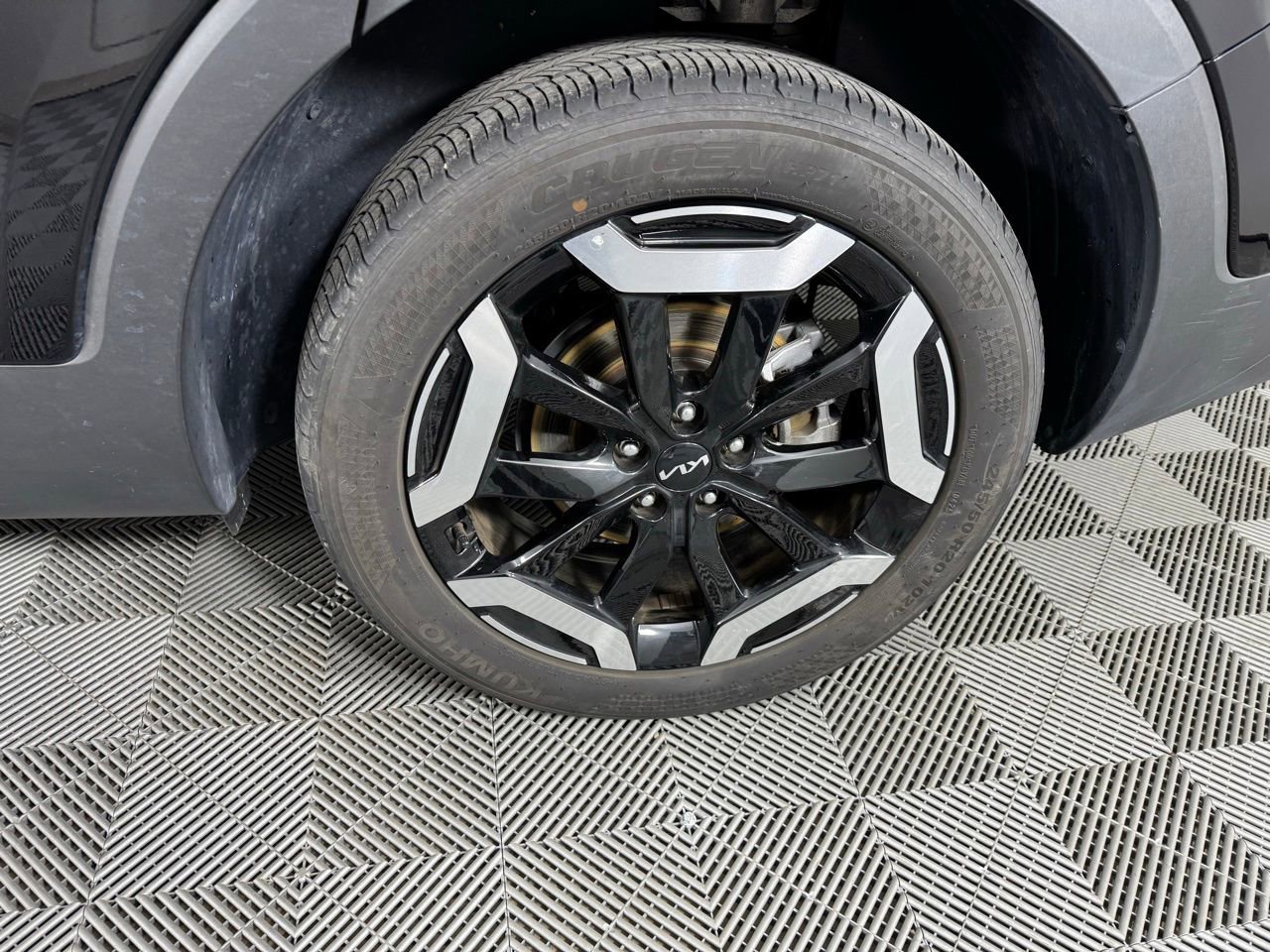 Used 2025 Kia Telluride S image 37