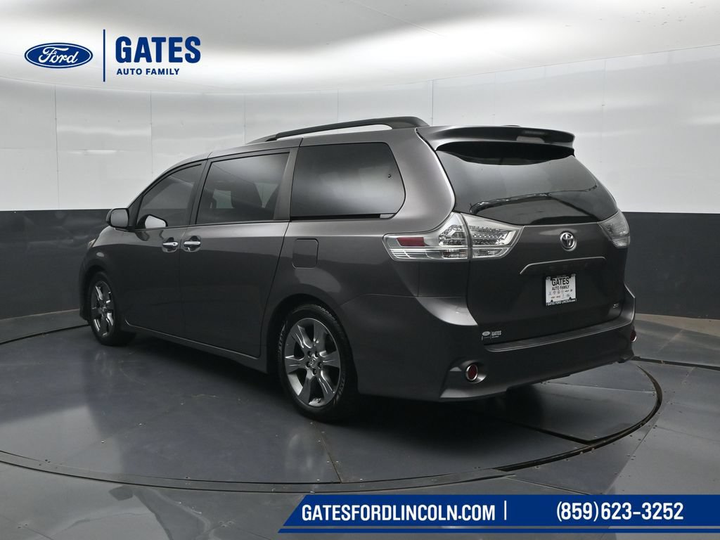 Used 2014 Toyota Sienna SE FWD image 8