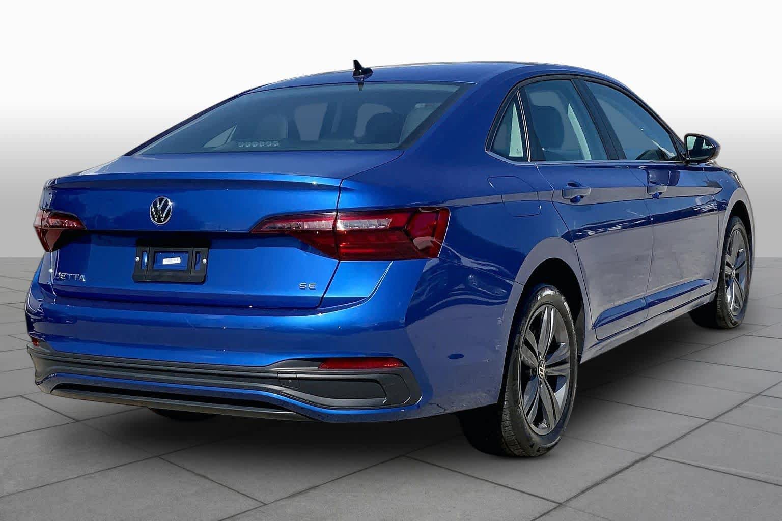 Used 2024 Volkswagen Jetta SE FWD image 13