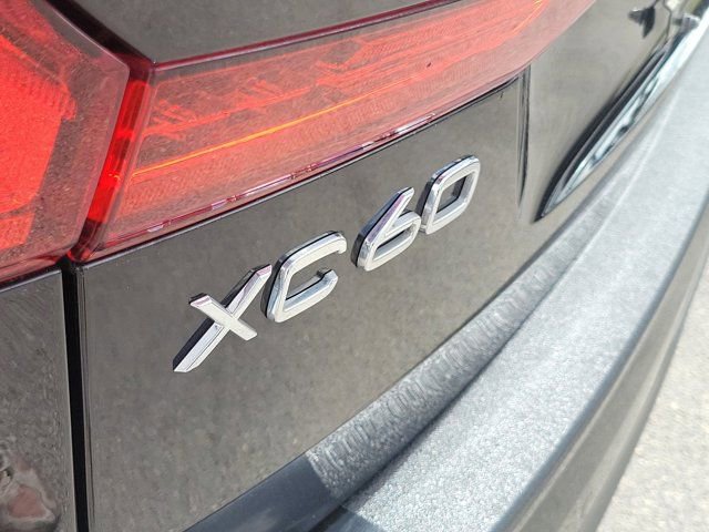 Used 2019 Volvo XC60 T6 Momentum w/ Multimedia Package image 7