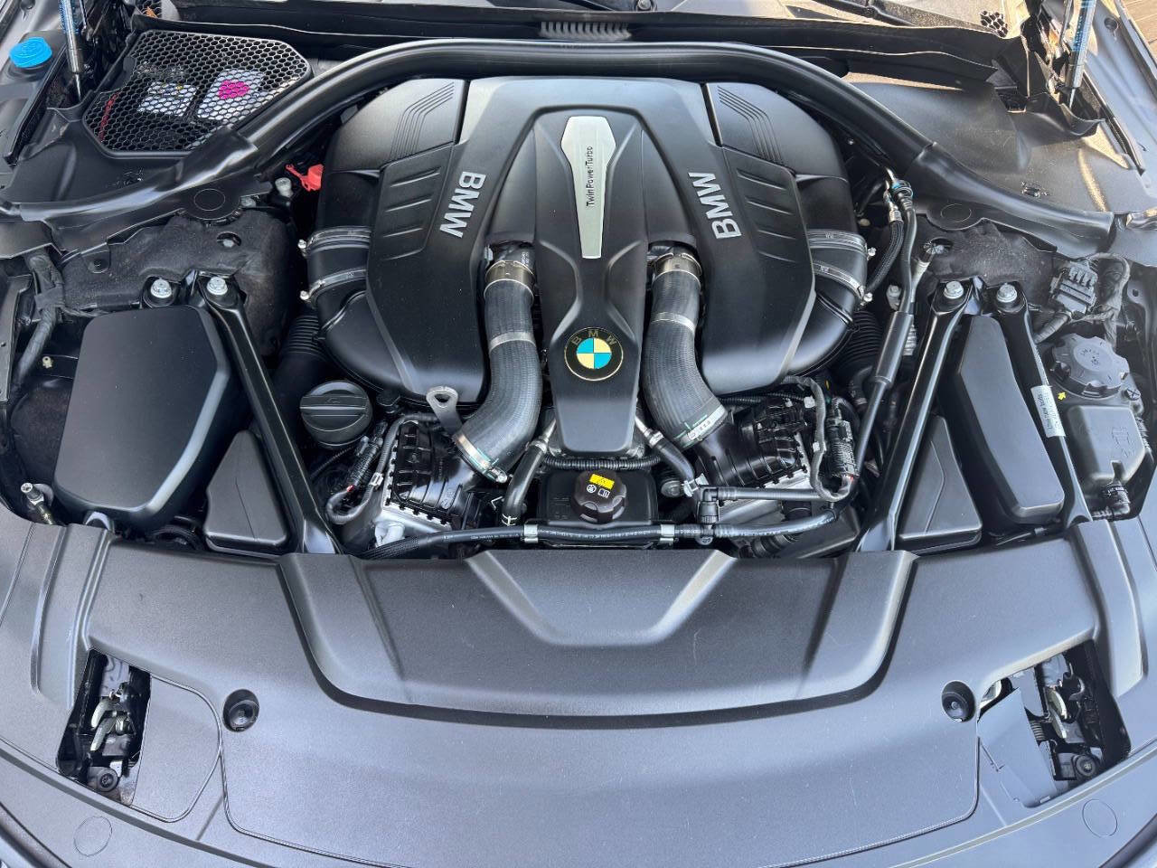 Used 2016 BMW 750i RWD image 25