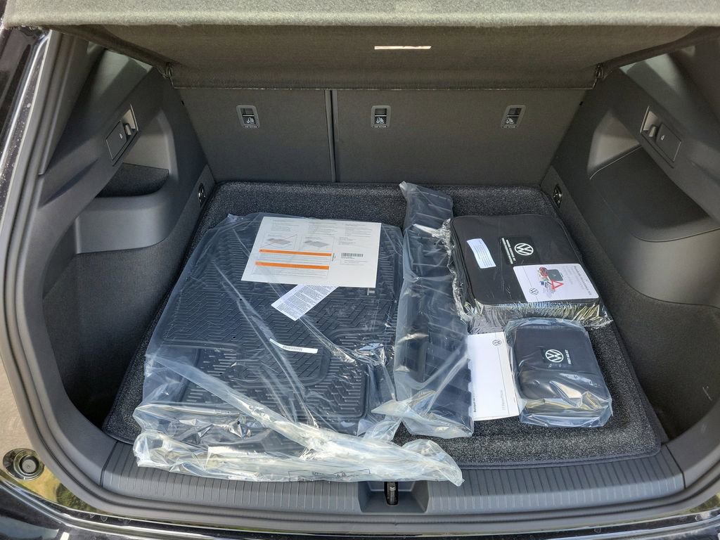 New 2026 Volkswagen Tiguan SEL R-Line AWD/4WD image 6