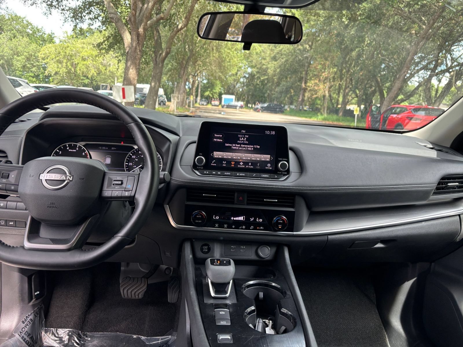 Used 2025 Nissan Rogue SV FWD image 33