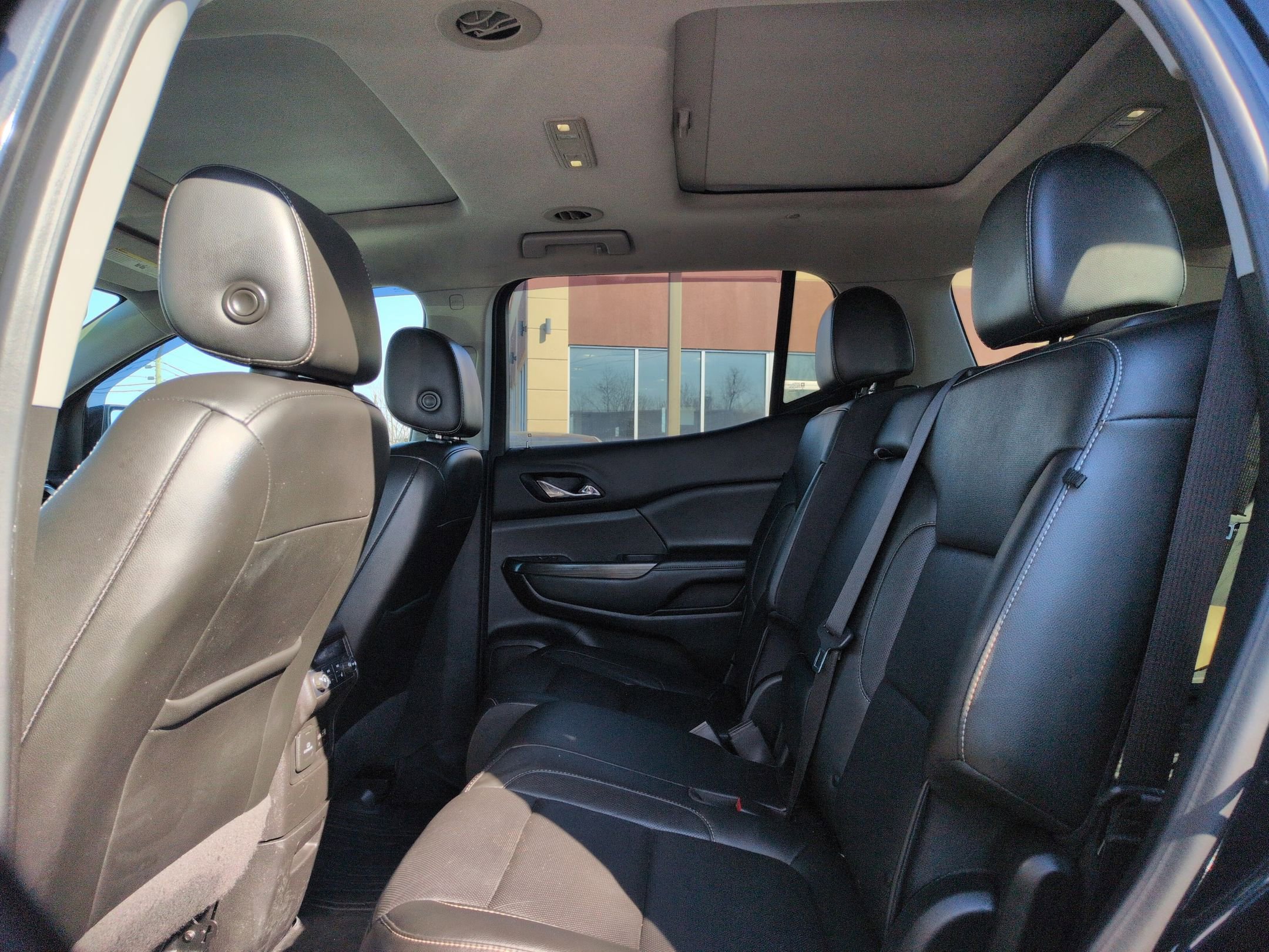 Used 2020 GMC Acadia SLT w/ Premium Package image 15