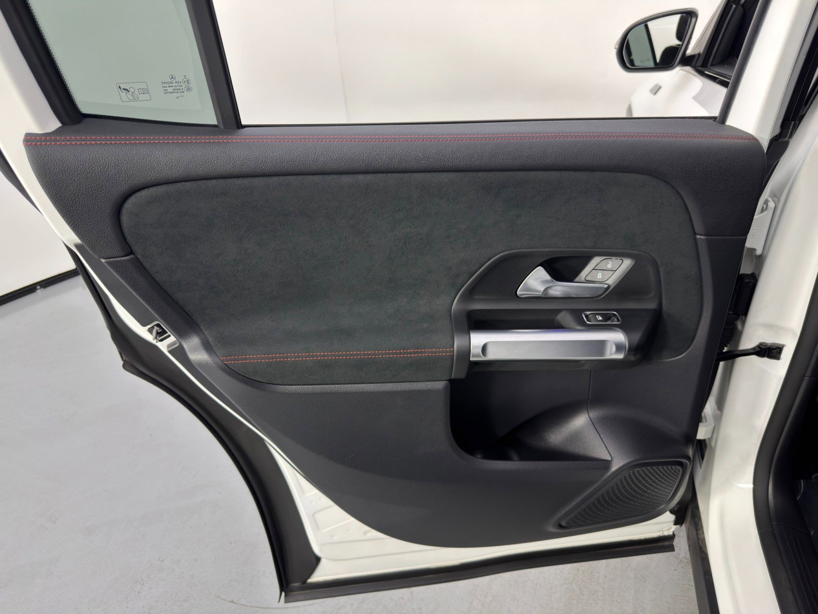 Used 2022 Mercedes-Benz EQB 350 4MATIC image 43