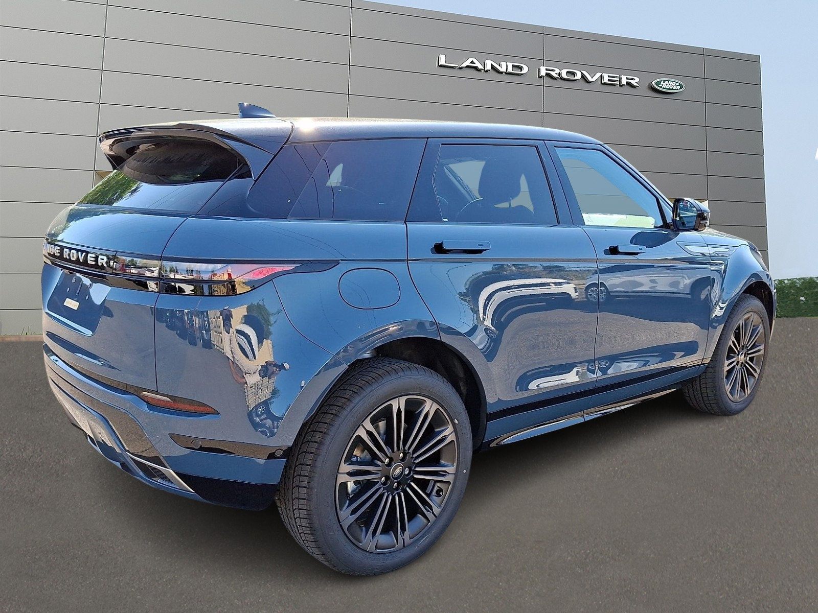 New 2026 Land Rover Range Rover Evoque Hoxton AWD/4WD image 2