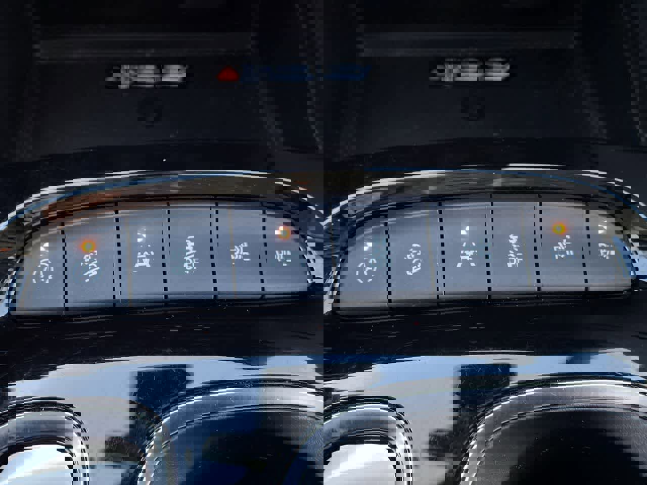 Used 2023 Buick Envision Avenir image 32