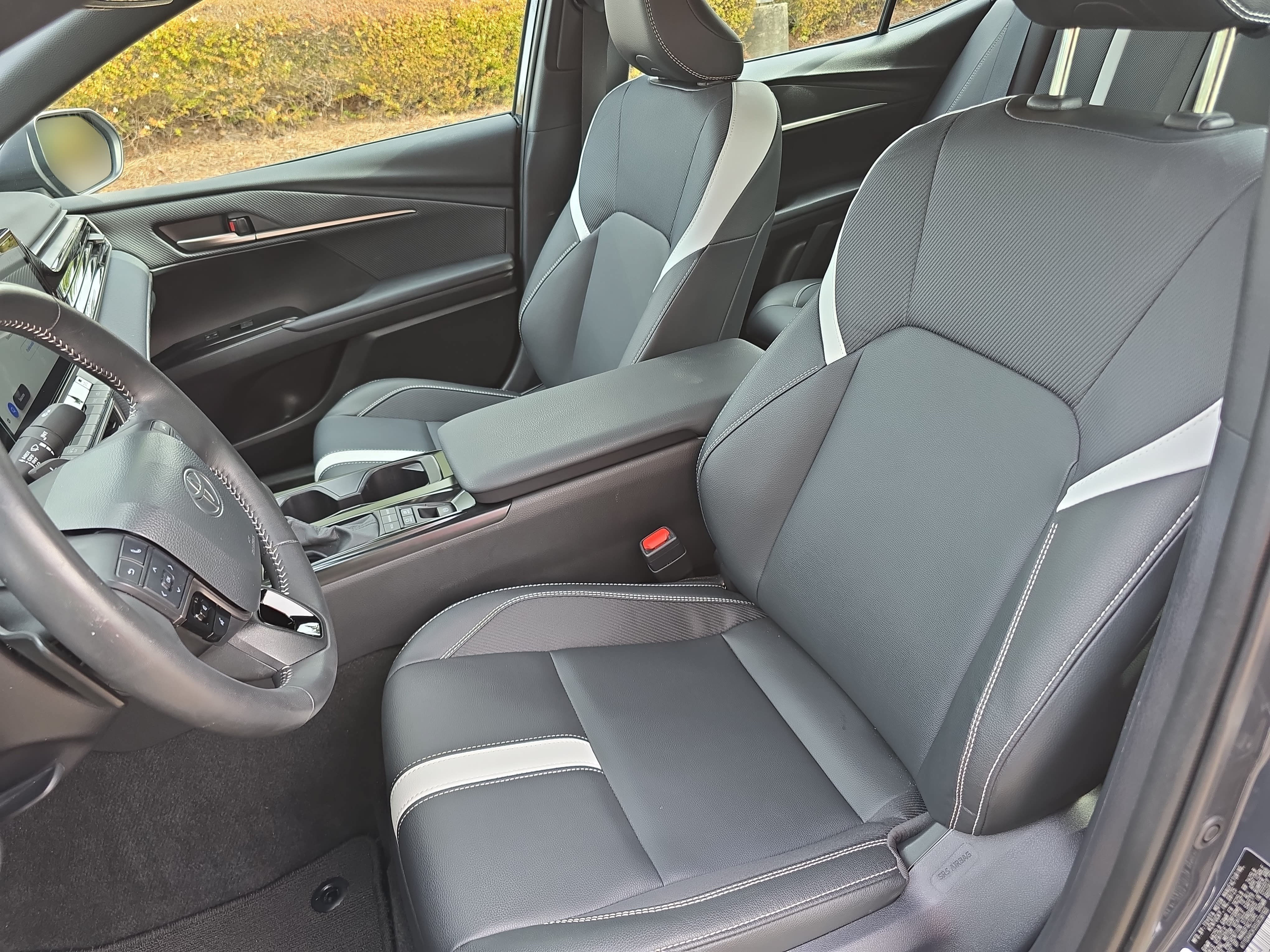 Used 2025 Toyota Camry SE w/ Multimedia Upgrade Package FWD image 14