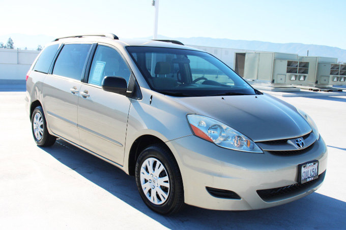 Used 2008 Toyota Sienna CE image 2
