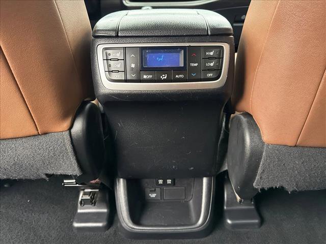 Used 2017 Toyota Highlander Limited Platinum image 24