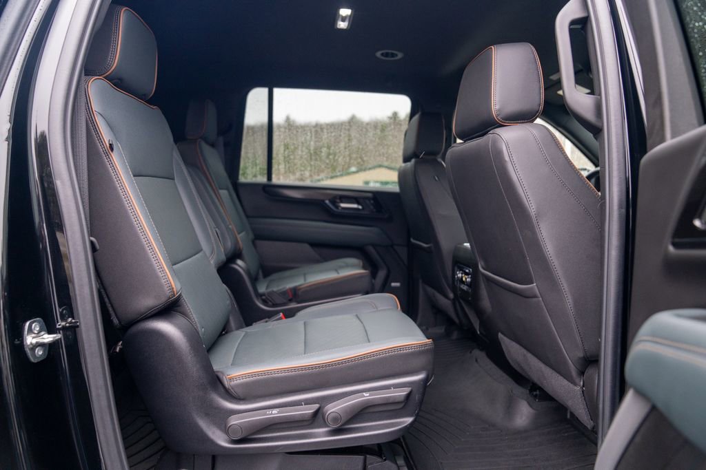 Used 2025 GMC Yukon XL AT4 image 16