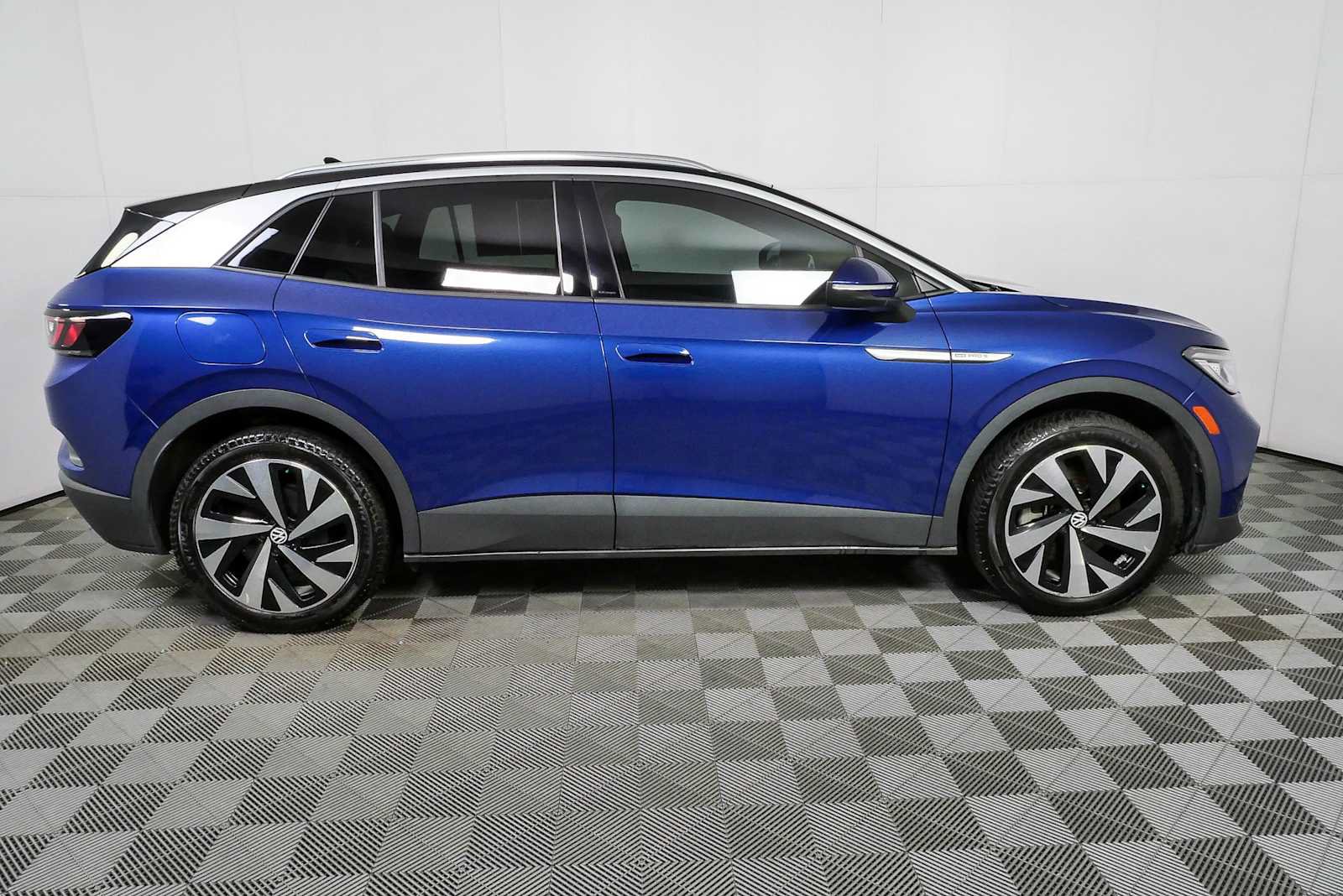 Used 2022 Volkswagen ID.4 Pro S w/ Gradient Package AWD/4WD image 36