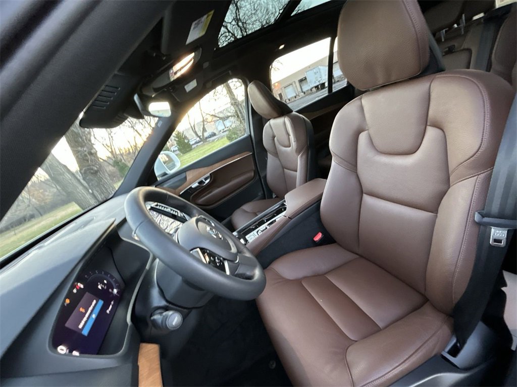 Certified 2024 Volvo XC90 B5 Plus w/ Protection Package Premier image 15