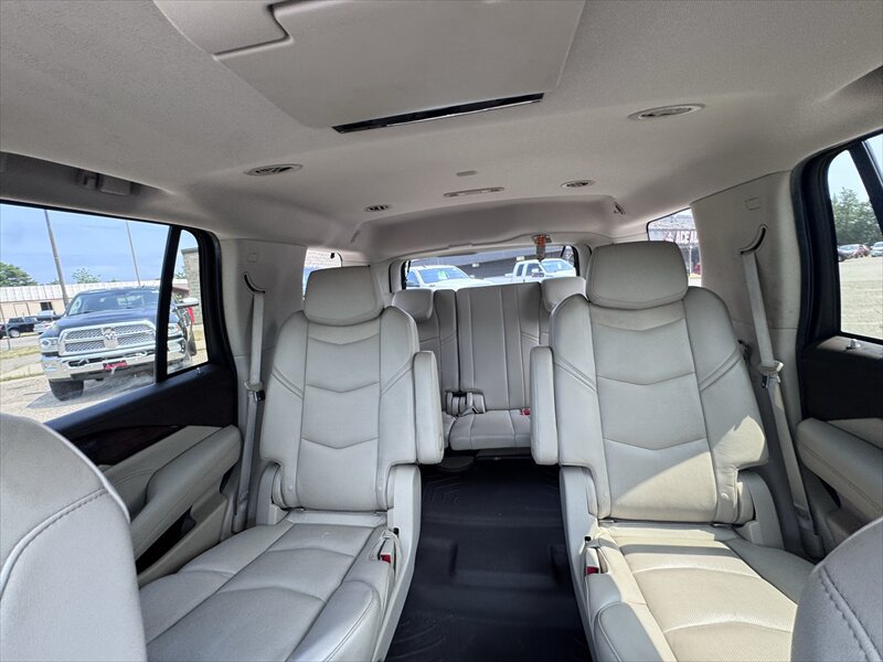 Used 2015 Cadillac Escalade Premium AWD/4WD image 24