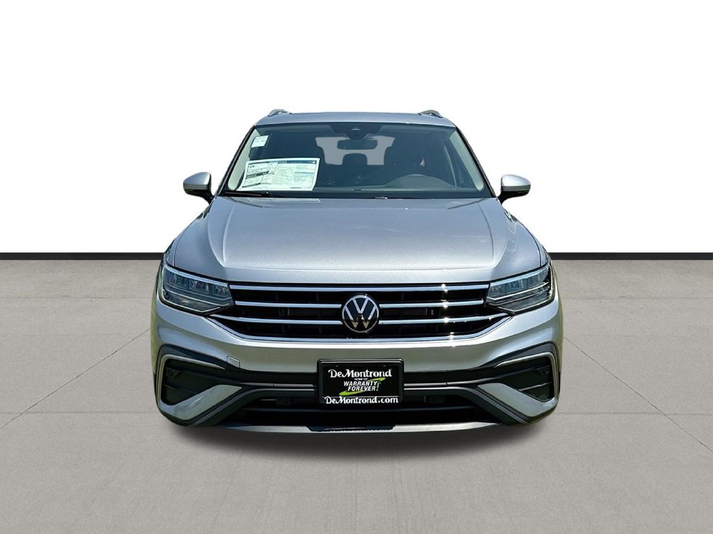Used 2024 Volkswagen Tiguan SE FWD image 2