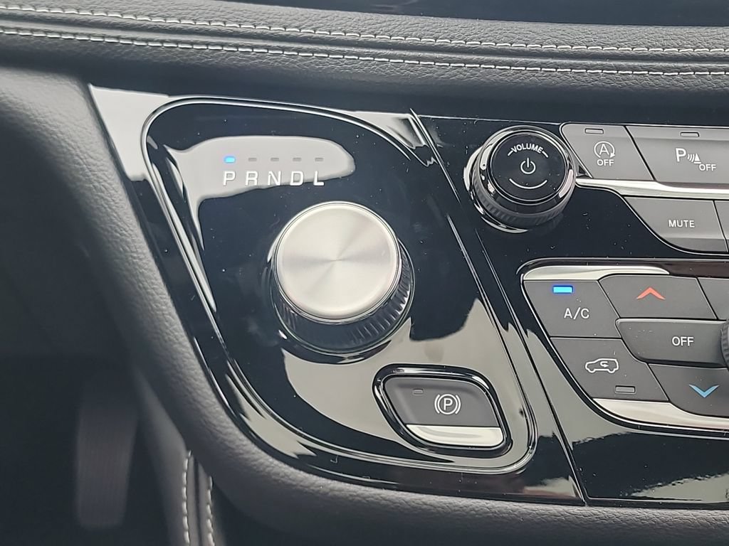 New 2027 Chrysler Pacifica Limited FWD image 11