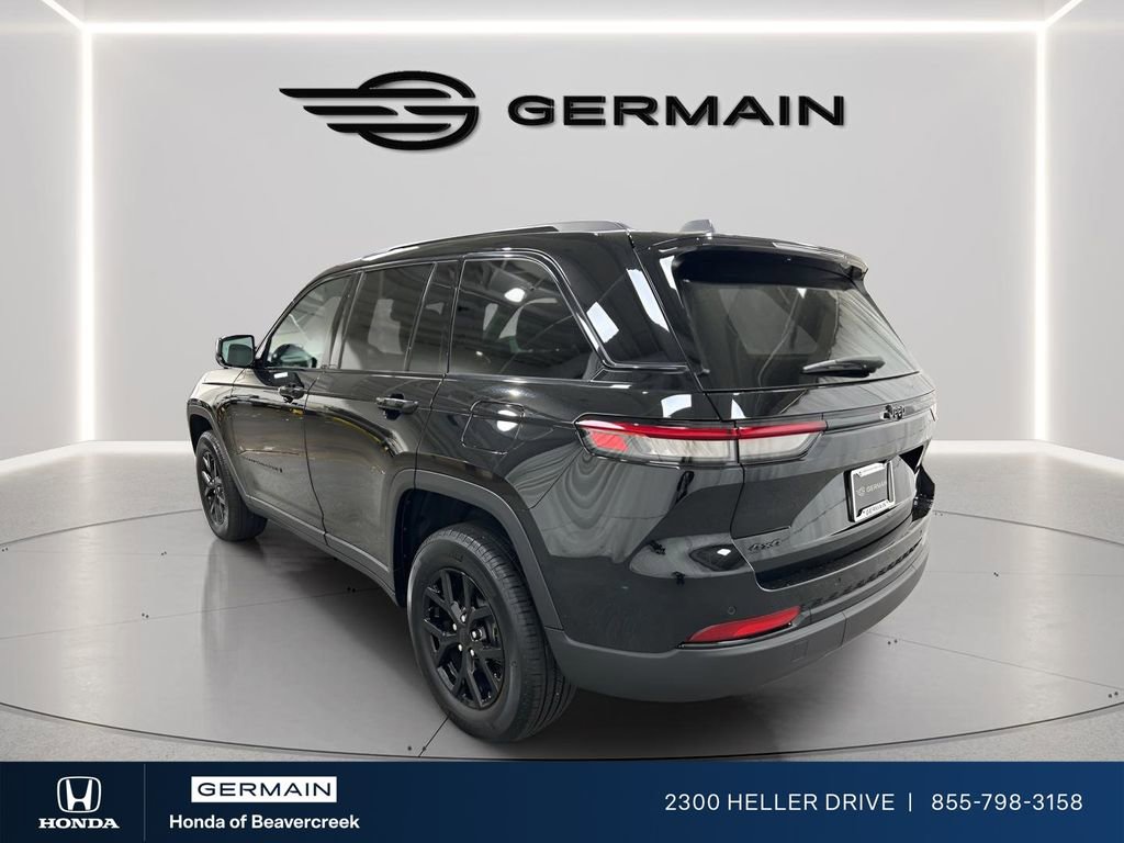 Used 2025 Jeep Grand Cherokee Altitude AWD/4WD image 6