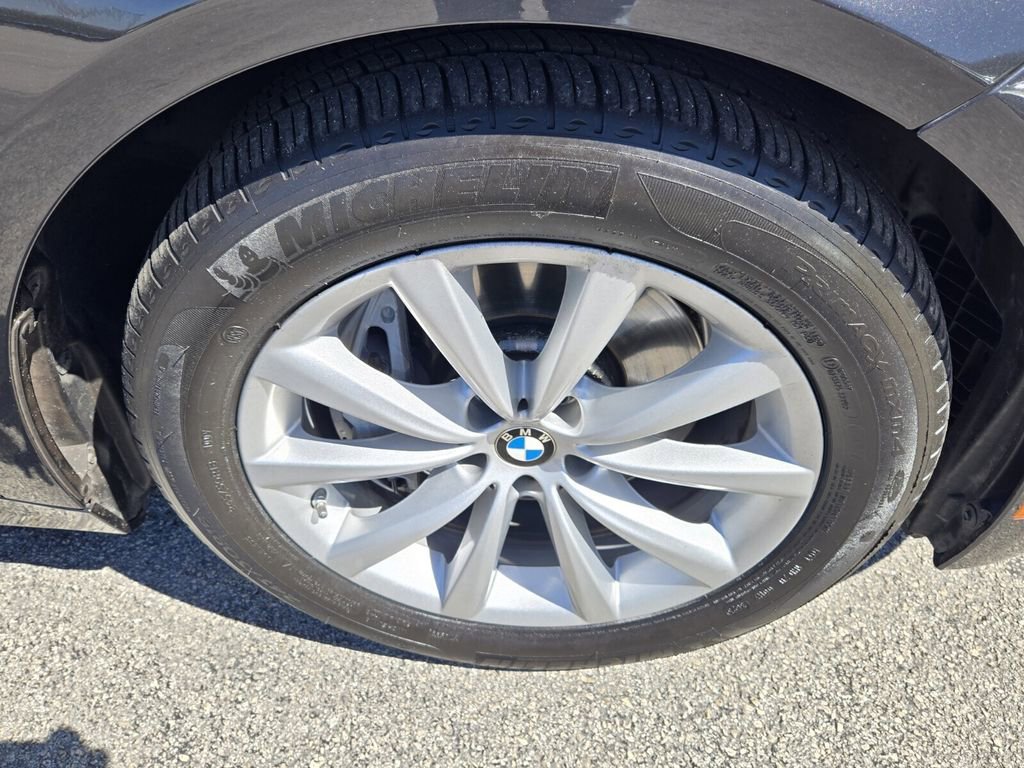 Used 2022 BMW 740i xDrive w/ Premium Package image 17