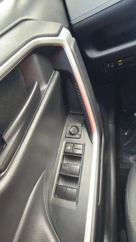 Used 2021 Toyota RAV4 LE AWD/4WD image 11